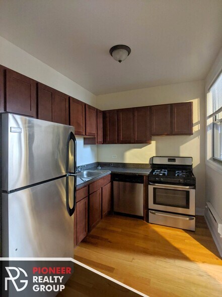 Building Photo - 3732 N Pine Grove Ave