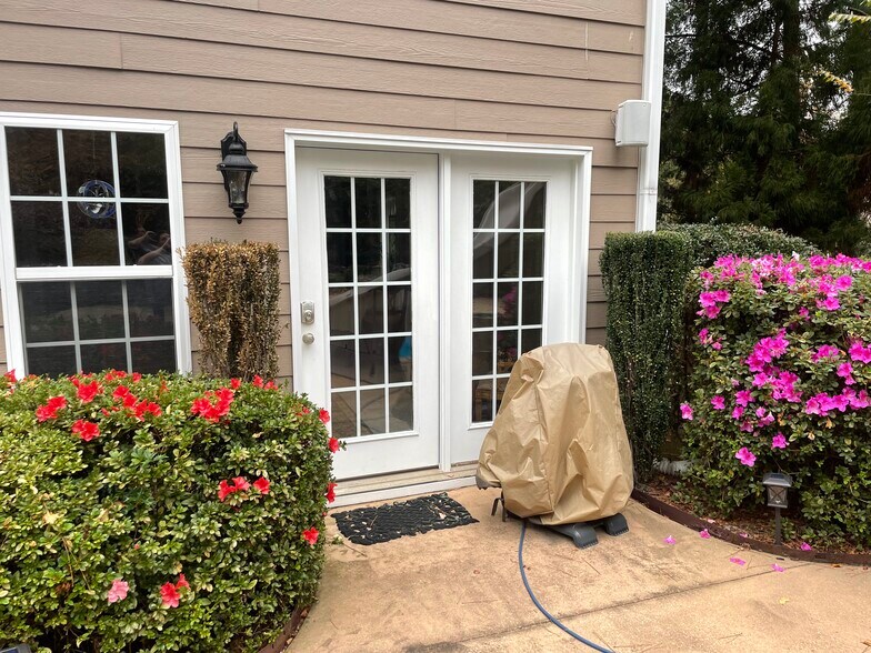 Coded Entry - 7820 Kensington Manor Ln