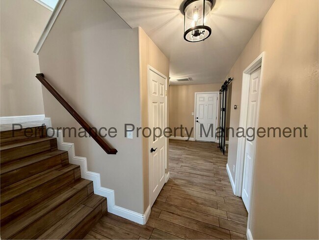 Building Photo - Spacious 5 Bed/3 Bath + Office in SW Bakersfield w/ RBP & $0 Deposit Option