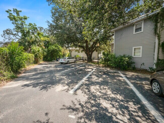 Building Photo - 2912 E Columbus Dr