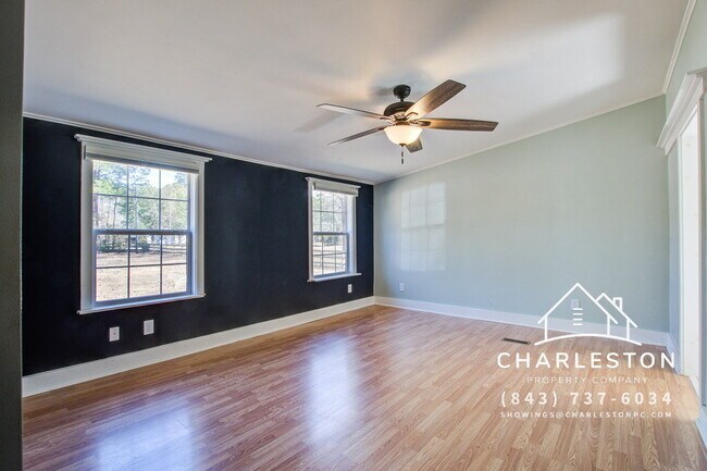 Building Photo - 1807 United Dr