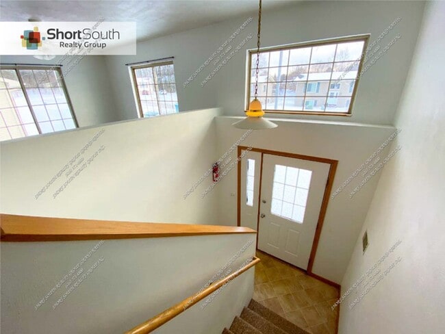 Building Photo - 4 bed 2 bath Single Family Home