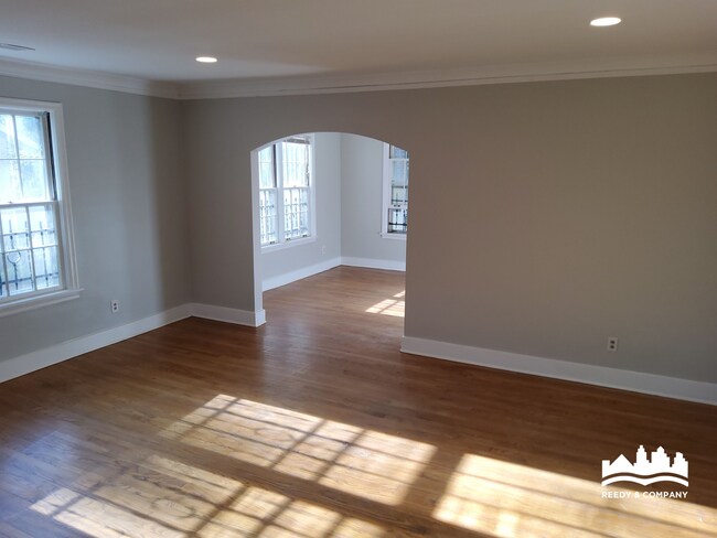 Building Photo - 2950 Midland Ave