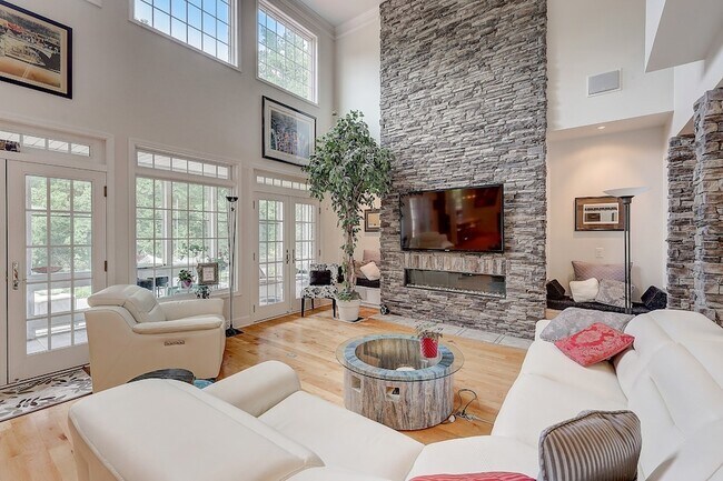 Building Photo - 8745 Old Charlotte Pike