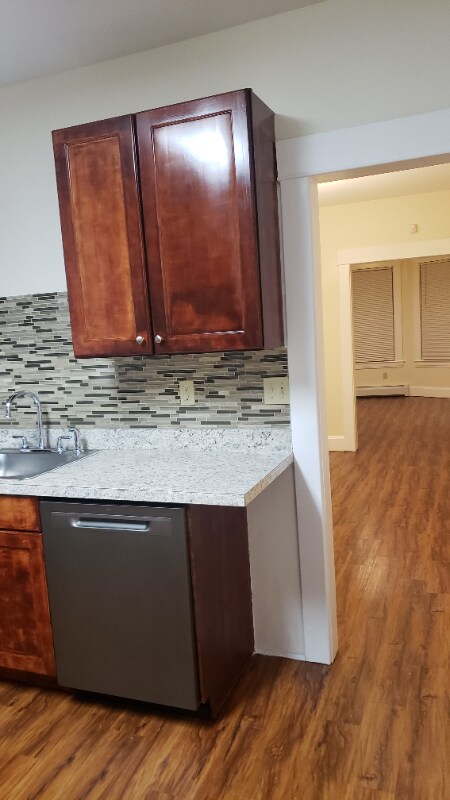 Building Photo - 753 Winchester Ave