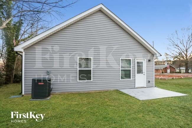 Building Photo - 323 Melrose Dr SW