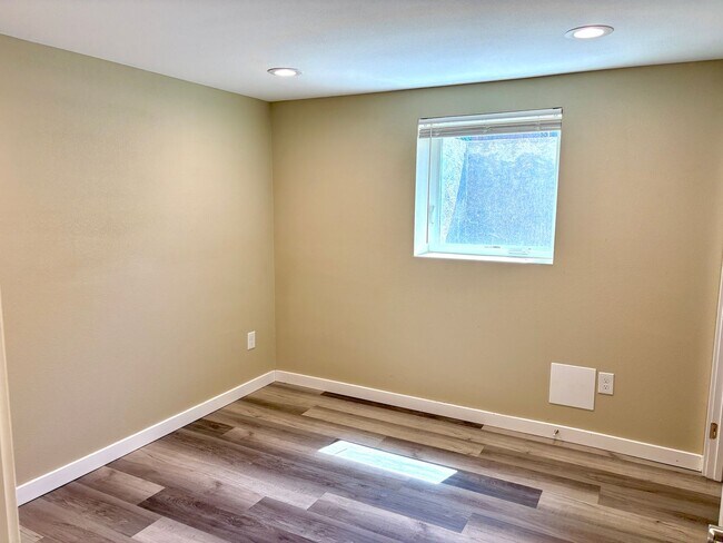 Building Photo - University Park Home with Finished Basemen...