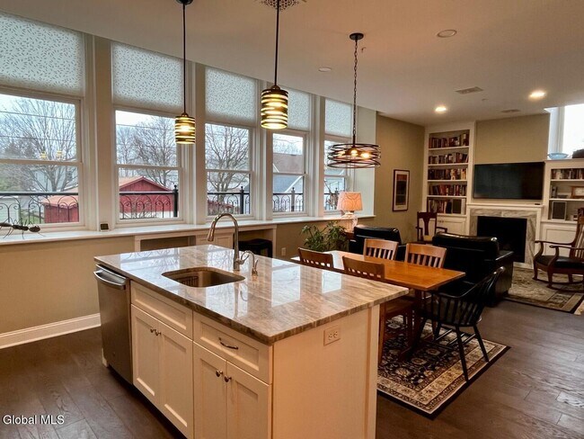 Building Photo - 77 Van Dam St