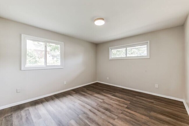 Building Photo - 9302 Holbrook Dr