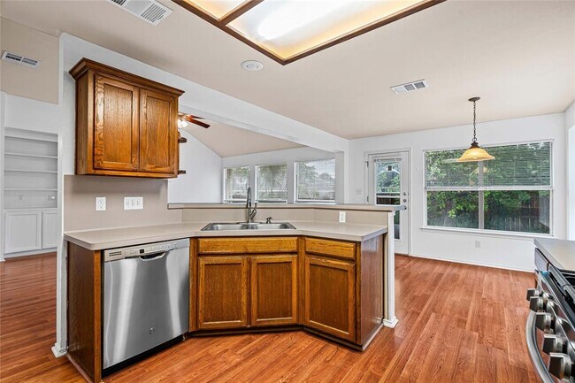 Building Photo - 716 Meadow View Dr