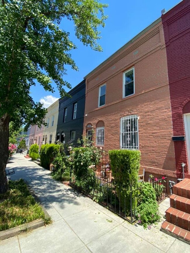 Building Photo - Lovely 3 Bedroom Townhouse in Southwest Wa...