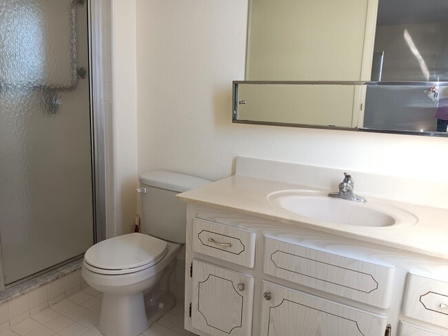 Building Photo - Sunny spot in St Pete, close to downtown & all kinds of shopping, dining