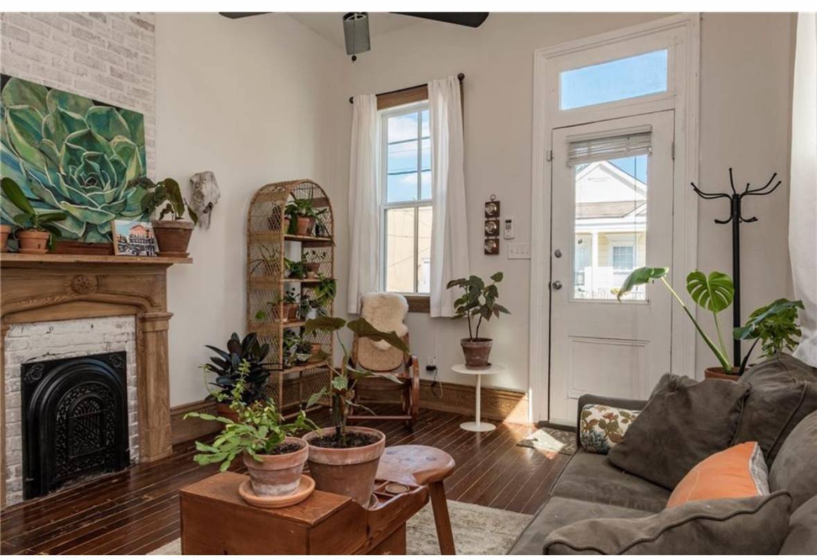 Building Photo - 620 S Lopez St