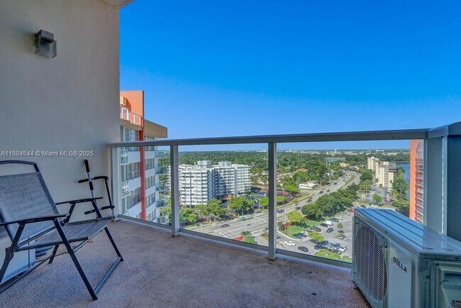 Building Photo - 1351 NE Miami Gardens Dr