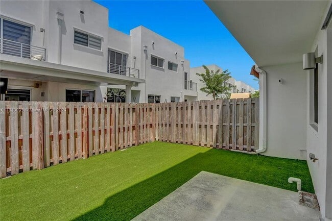 Building Photo - 10271 NW 72nd St