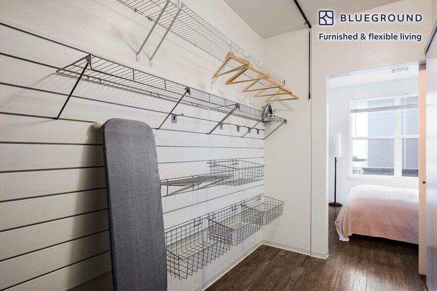 Building Photo - 445 Artisan Way