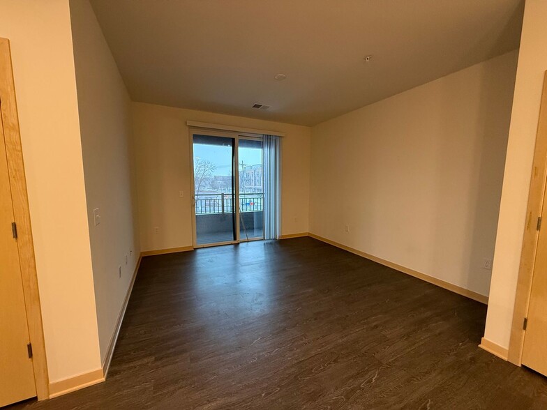 Building Photo - 1121 S Park St