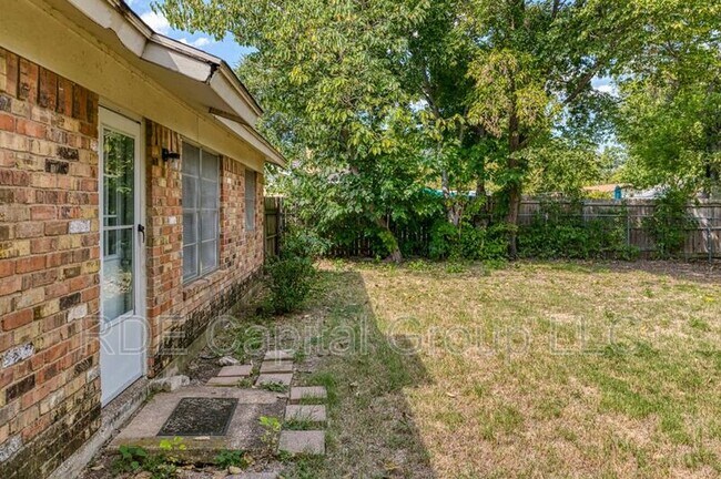 Building Photo - 8013 Emerald Hills Way