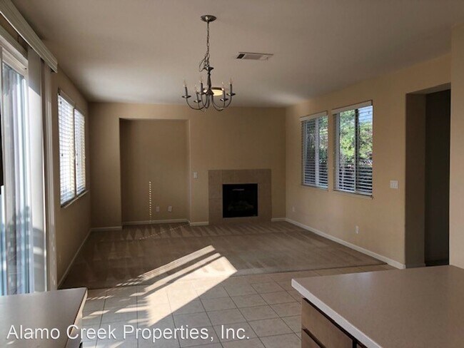 Building Photo - 4 br, 3 bath House - 648 Eldridge Avenue