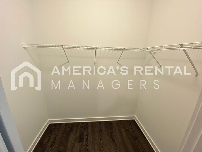 Building Photo - Home in Brookwood... Available now!!