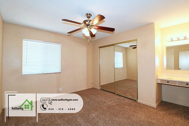 Building Photo - 1553 Bramble Pl