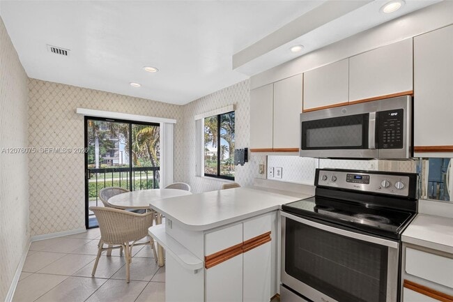 Building Photo - 5310 Fountains Dr S