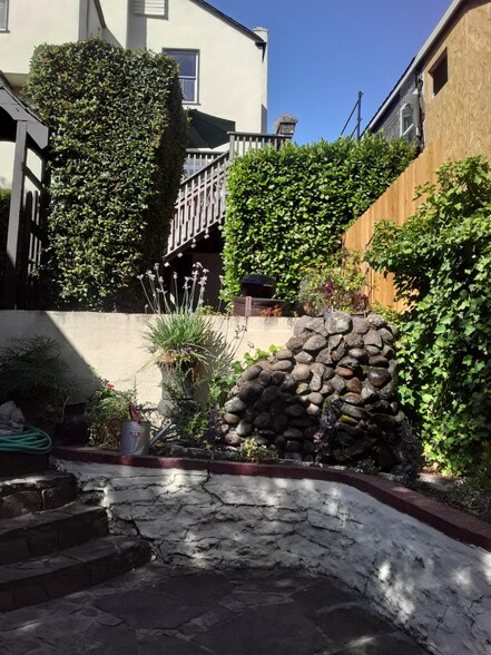 Building Photo - 6040 Buena Ventura Ave