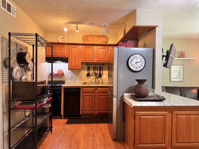 Building Photo - 1311 Antoine Dr