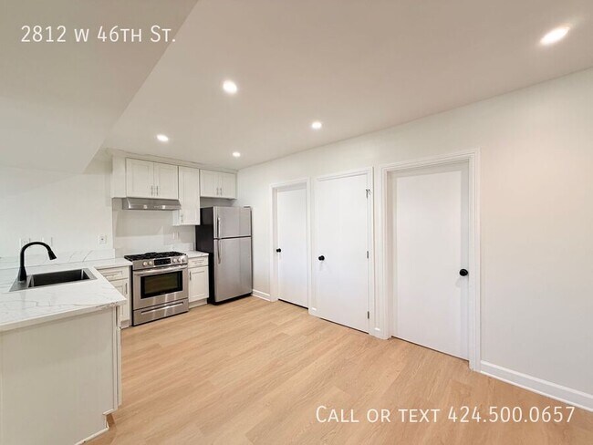 Building Photo - 2812 W 46th St