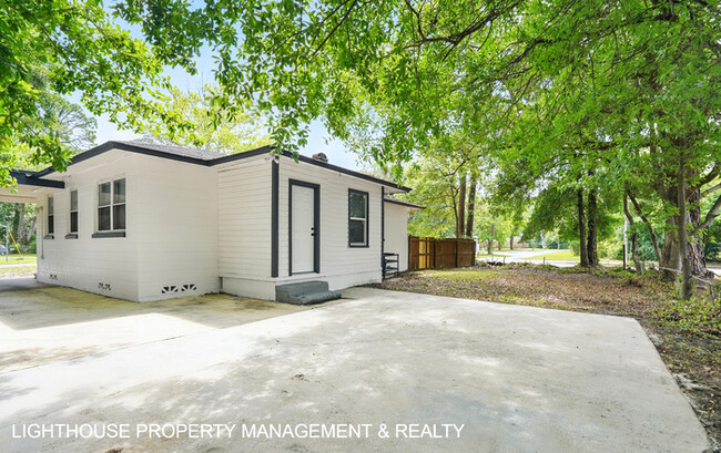 Building Photo - Fully Renovated 3 Bed/1 Bath Home with Att...