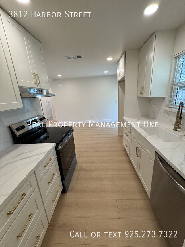 Building Photo - 3812 Harbor St