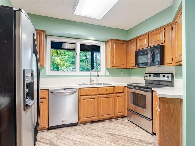 Building Photo - 40 Sandwick Dr