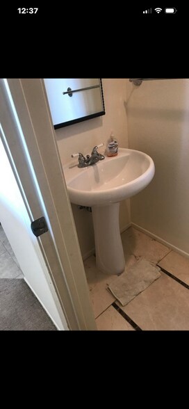 Building Photo - 10790 Rose Ave