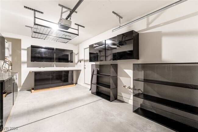 Building Photo - 6213 Clackamas Ct