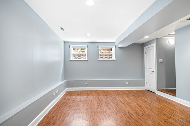 Building Photo - 2144 W Potomac Ave