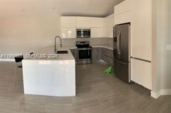 Building Photo - 11320 SW 145th Ave