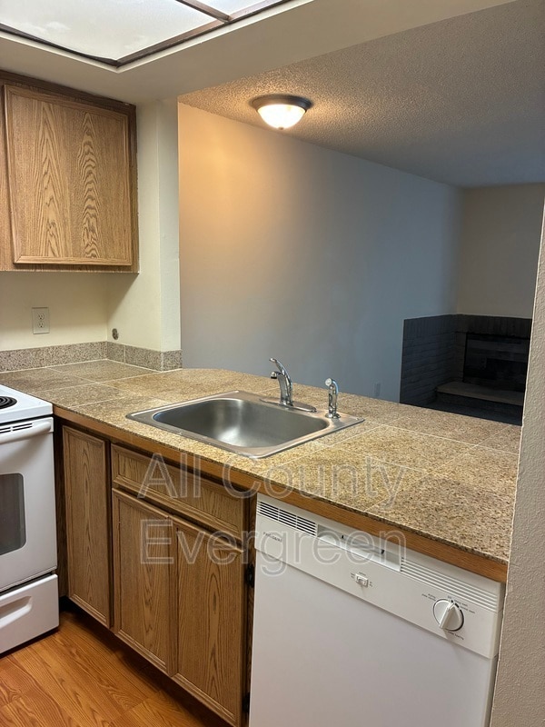 Building Photo - 987 26th Pl NE