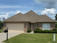 Building Photo - Chelsea Park - One Level 2 Bedroom on a Cu...