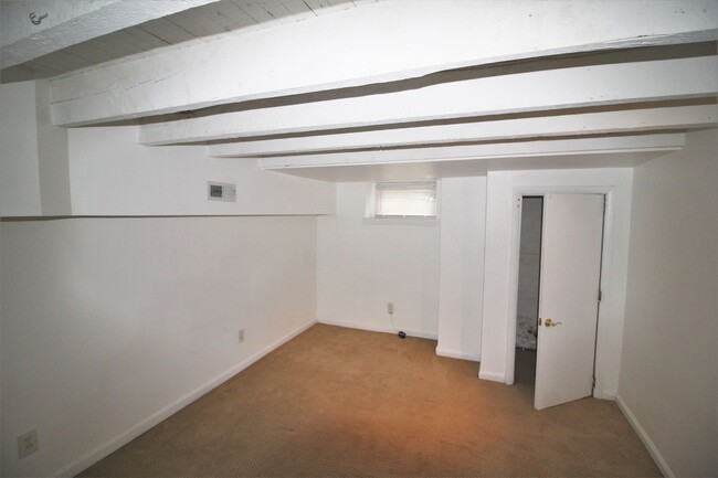 Building Photo - Gorgeous 2bd/1.5 ba Canton townhome. OSP, ...