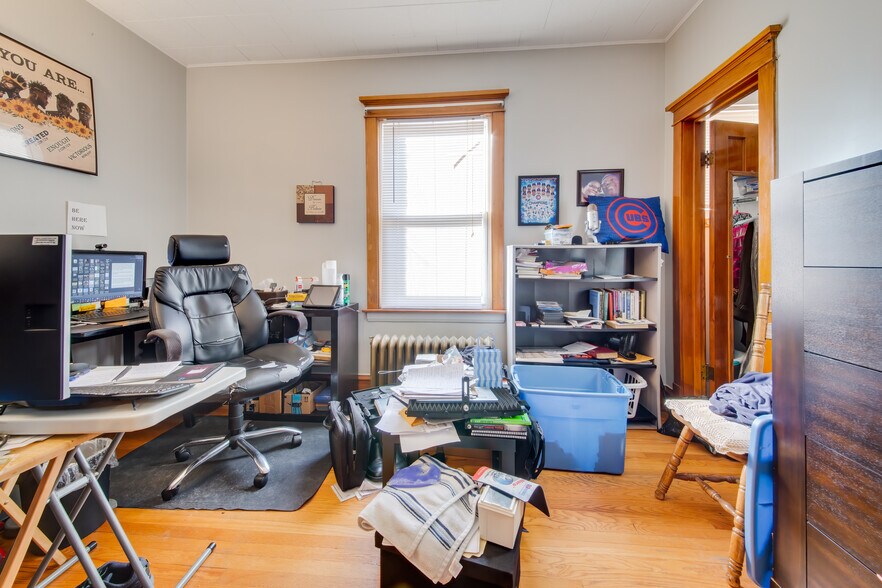 Building Photo - 5306 W Roscoe St