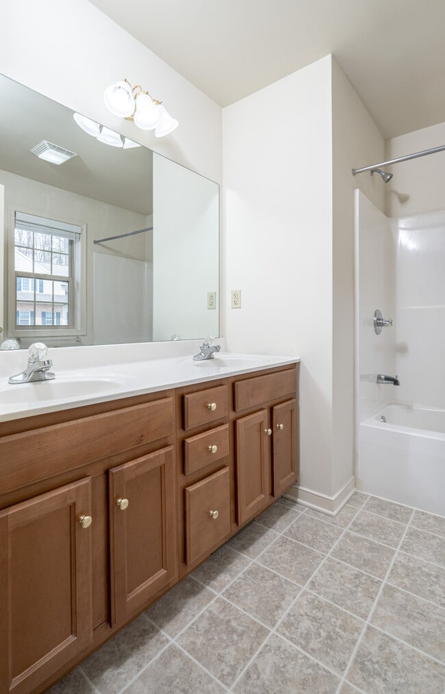 Building Photo - 209 Landing Cir