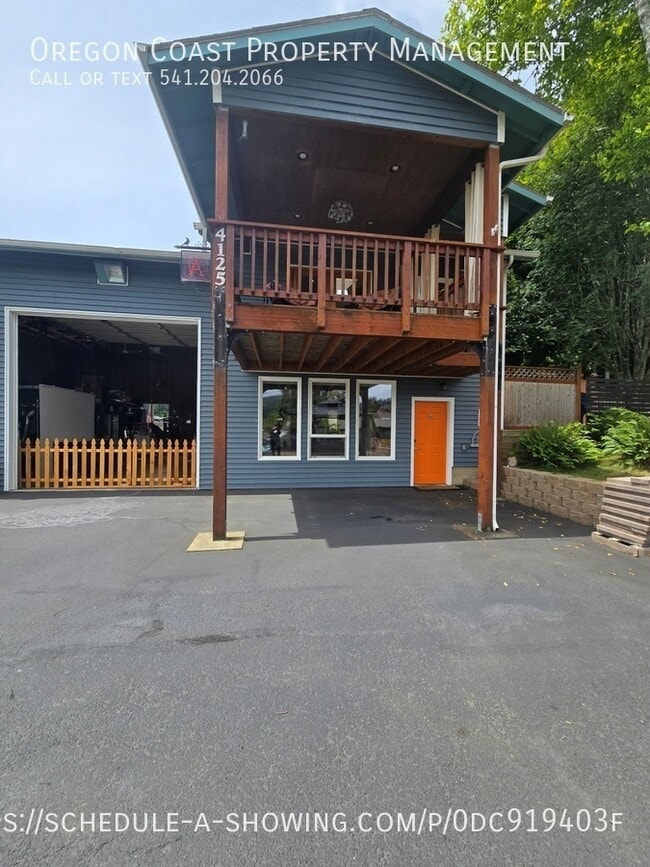 Building Photo - 4125 NE C Ave