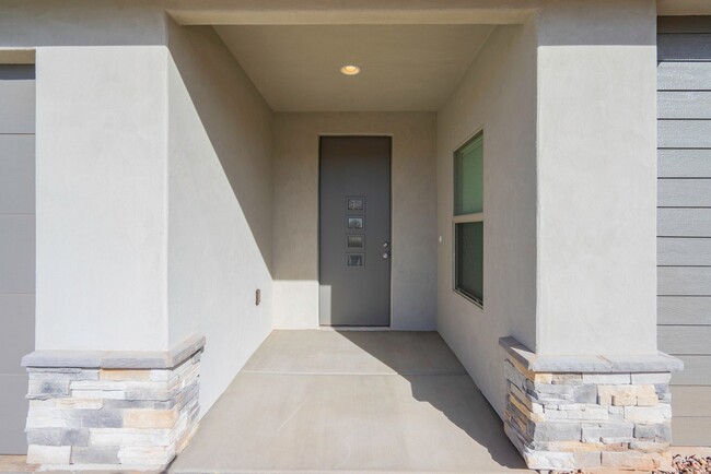 Building Photo - 4 bedroom 2 Bath Home in Desert Edge Cove ...