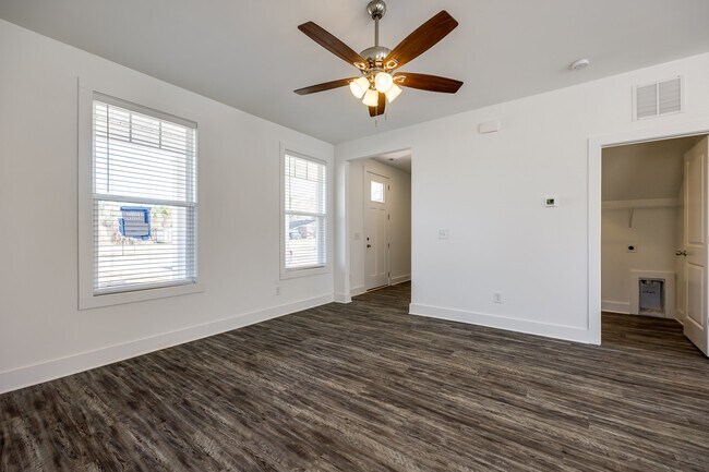 Building Photo - 913 W Virginia Ave