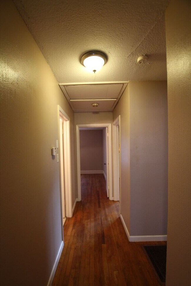 Building Photo - Charming 3 Bedroom 2 Bath Near TJC!