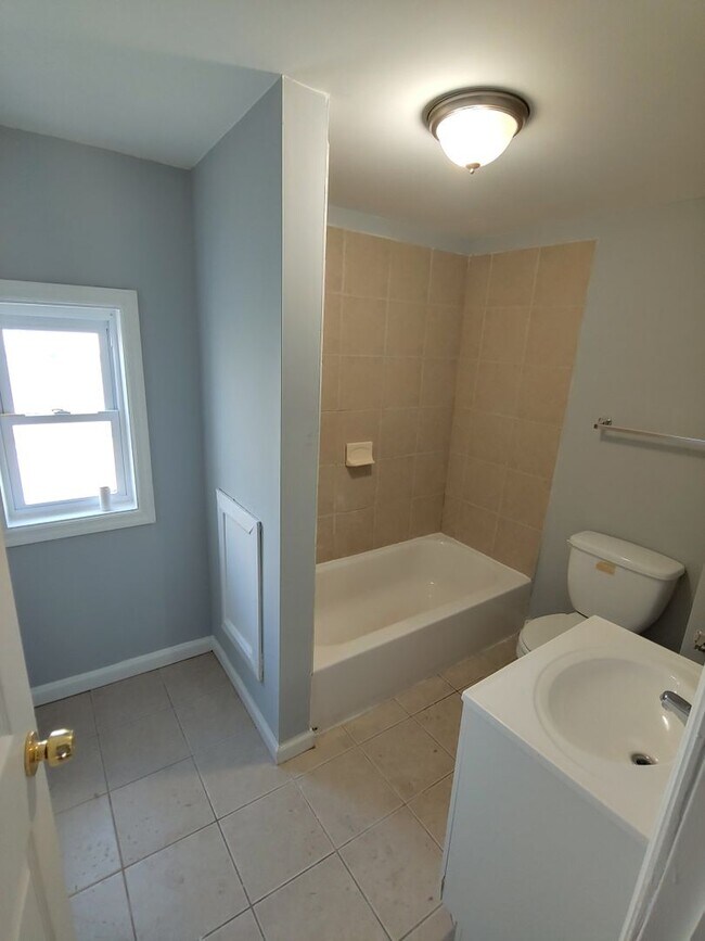 Building Photo - Gorgeous Point Breeze 2 bedroom house-