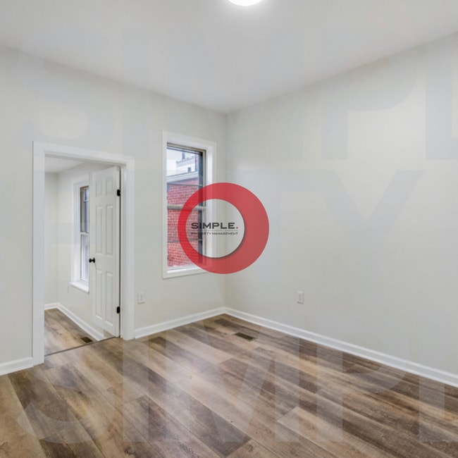 Building Photo - 4 Bedroom / 1 bathroom house