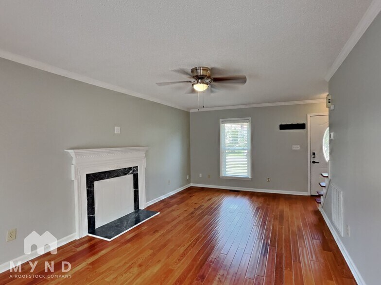 Building Photo - 4012 Iron Horse Rd