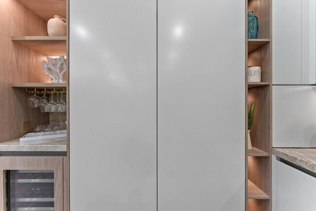 Building Photo - 220 S Swinton Ave