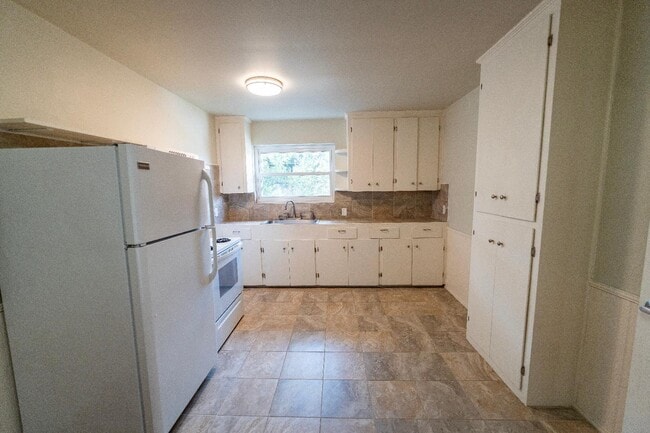 Building Photo - 1234 Belmont Terrace